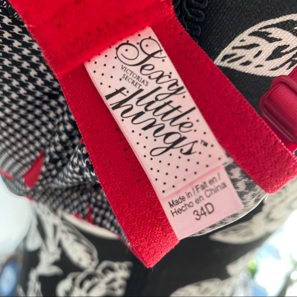 Victoria’s Secret Bra & Skirted Thong Set - Picture 12 of 12